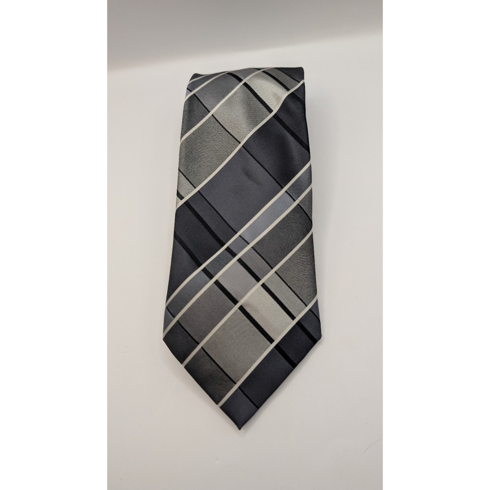 Crazy Horse A Liz Claiborne Company Mens Necktie Grey Silver Plaid Stain Resista
